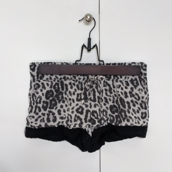 Leopard Print Short - Picture 1 of 4
